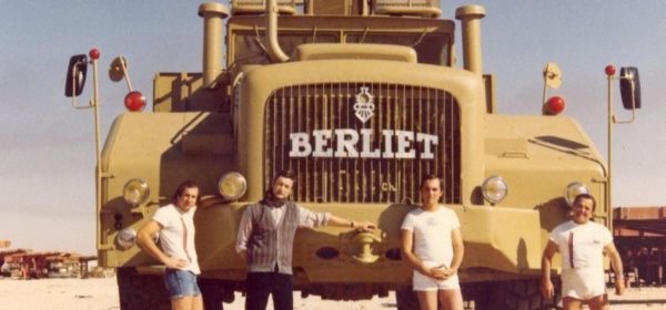 Le T100 dans le désert algérien, dans les années 1950