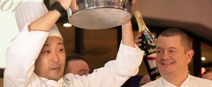 Le chef japonais Osamu Tsukamoto du restaurant Cerulean Tower, à Tokyo, a remporté le premier prix du championnat du monde de pâté croûté