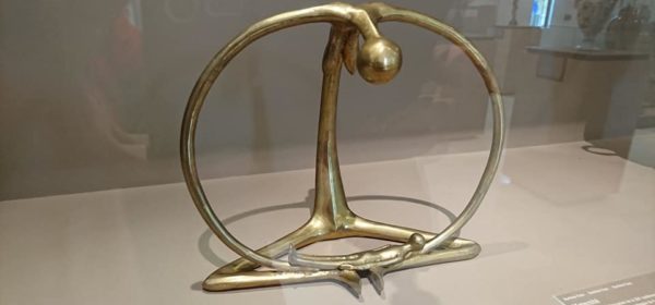Après 15 ans de restauration à Toulouse 500 objets gaulois, dont les carnyx et des casques, découverts sur le site de Tintignac à Naves en 2004, ont été ramenés au Musée du président Chirac de Sarran.