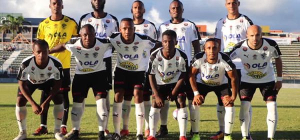 La JS Saint-Pierroise s'est qualifiée pour les 16e de finale de la Coupe de France en battant Niort par le score de 2 buts à 1.