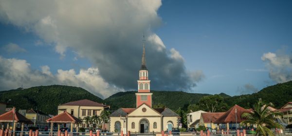 Alors que toutes les régions de France se plient au reconfinement, en Outre-mer, seule la Martinique est concernée par cette mesure.
